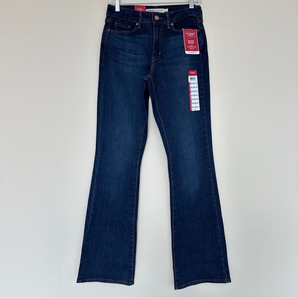 NWT Levi Dark Blue Denim Boot Cut Size 26 Mid-rise Jean